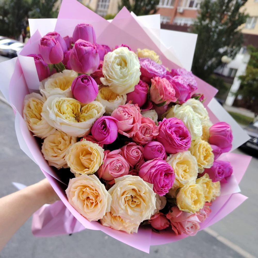 Букет "Солнечный микс" из 13 веток кустовой розы