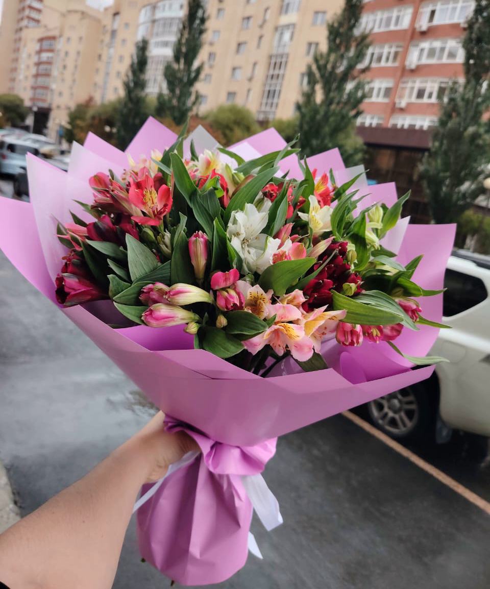 Букет из альстромерии "Праздничный момент"