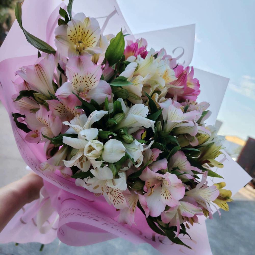 Букет "Безмятежность" из 15 альстромерий MIX