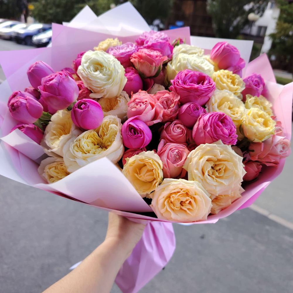 Букет "Солнечный микс" из 13 веток кустовой розы