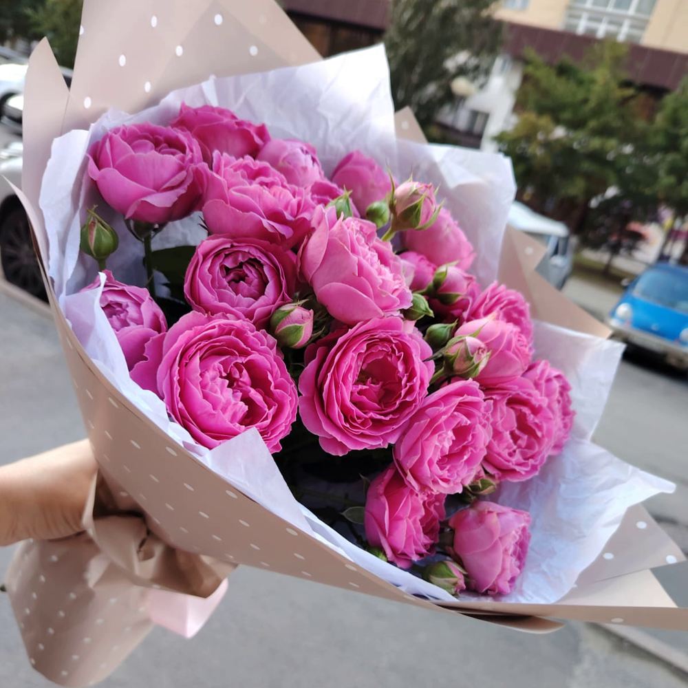 Букет "Мисти" из 7 веток кустовой розы